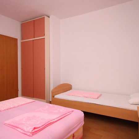Apartments With A Parking Space Zivogosce - Porat, Makarska - 6700 Игране Стая снимка