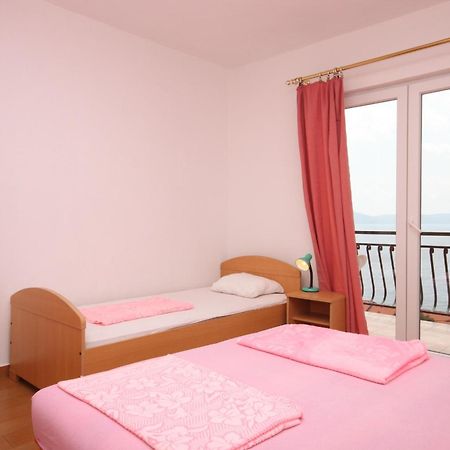 Apartments With A Parking Space Zivogosce - Porat, Makarska - 6700 Игране Стая снимка